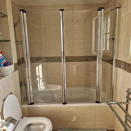 Quarto em Acomodações Particulares Armanbel *